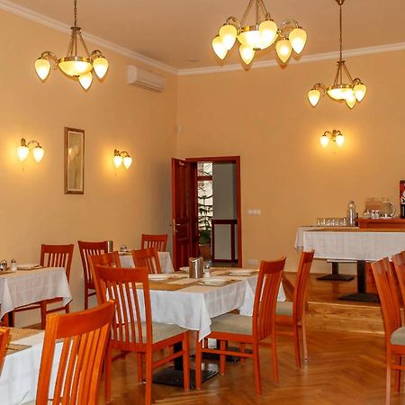 Pannon Hotel Bejelentkezes 20 Oraig, Check-In Until 20 O'Clock, Einchecken Bis 20 Uhr Mohács Exterior foto