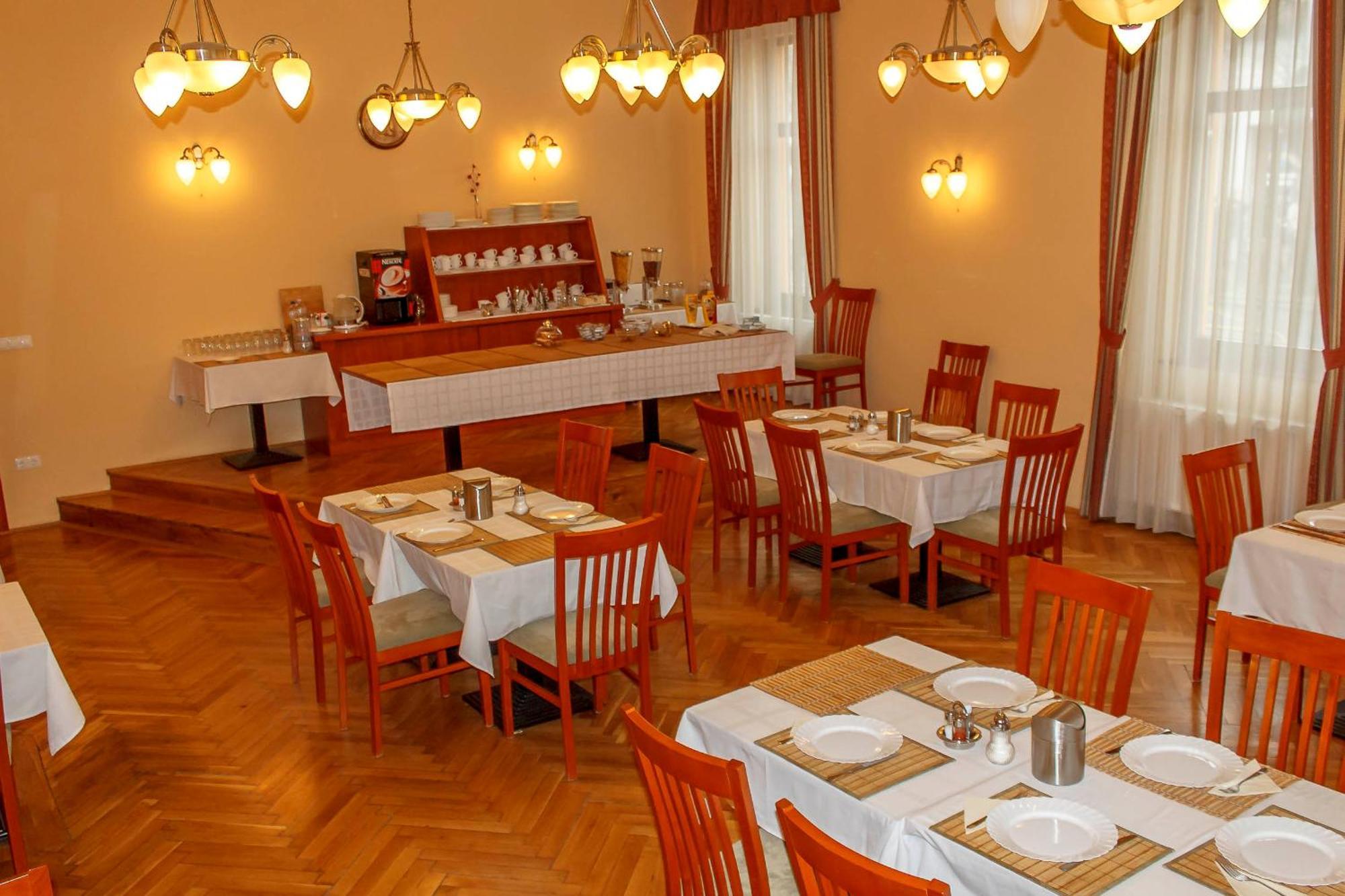 Pannon Hotel Bejelentkezes 20 Oraig, Check-In Until 20 O'Clock, Einchecken Bis 20 Uhr Mohács Exterior foto