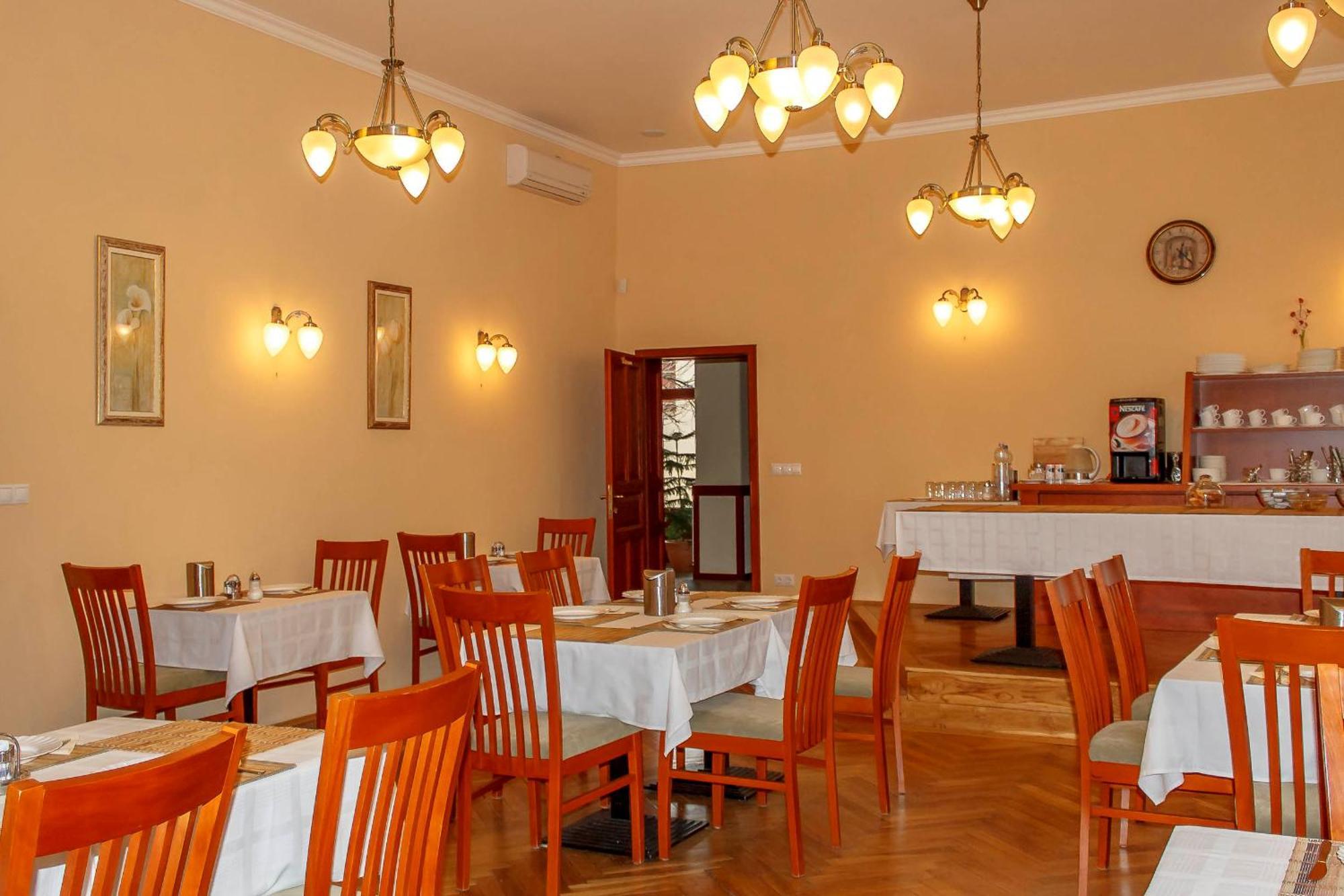 Pannon Hotel Bejelentkezes 20 Oraig, Check-In Until 20 O'Clock, Einchecken Bis 20 Uhr Mohács Exterior foto