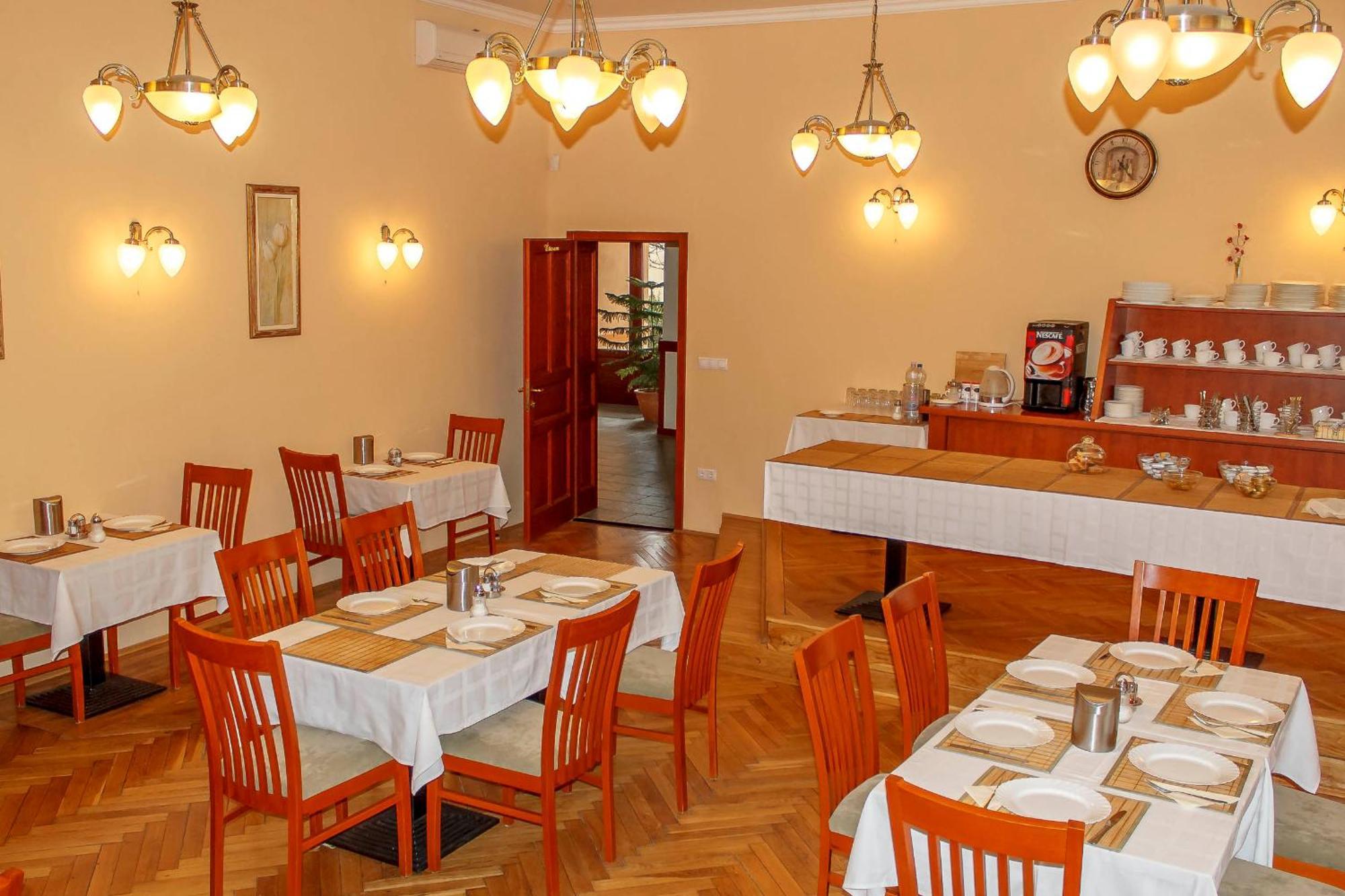 Pannon Hotel Bejelentkezes 20 Oraig, Check-In Until 20 O'Clock, Einchecken Bis 20 Uhr Mohács Exterior foto
