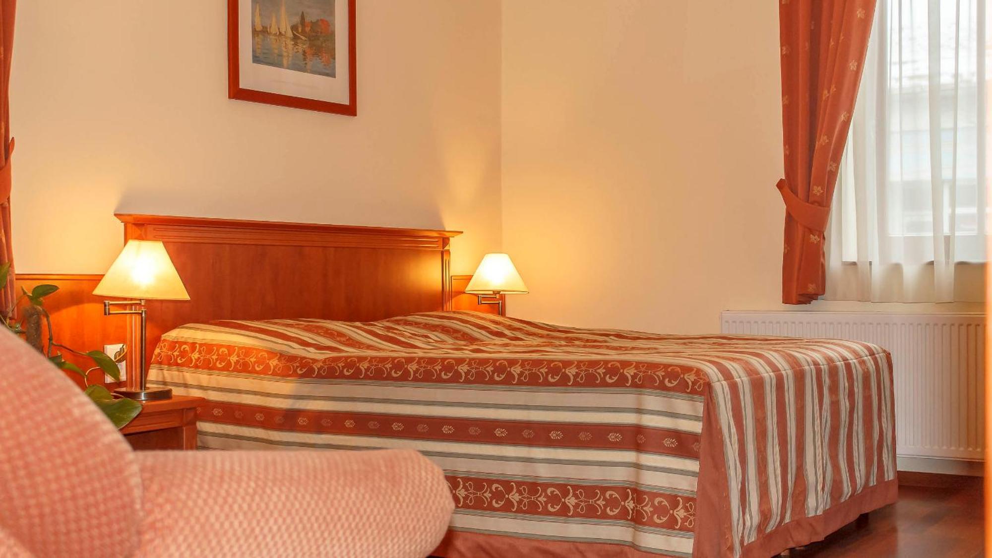 Pannon Hotel Bejelentkezes 20 Oraig, Check-In Until 20 O'Clock, Einchecken Bis 20 Uhr Mohács Exterior foto