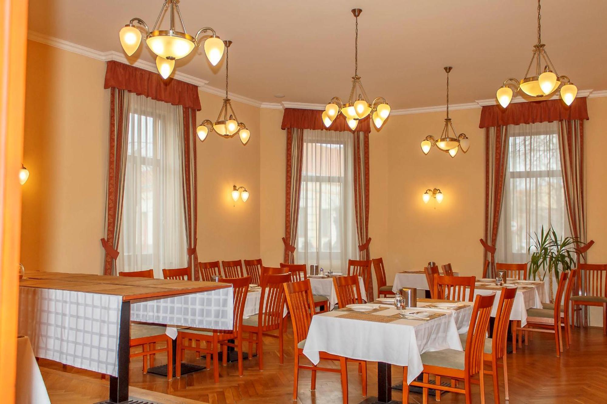 Pannon Hotel Bejelentkezes 20 Oraig, Check-In Until 20 O'Clock, Einchecken Bis 20 Uhr Mohács Exterior foto
