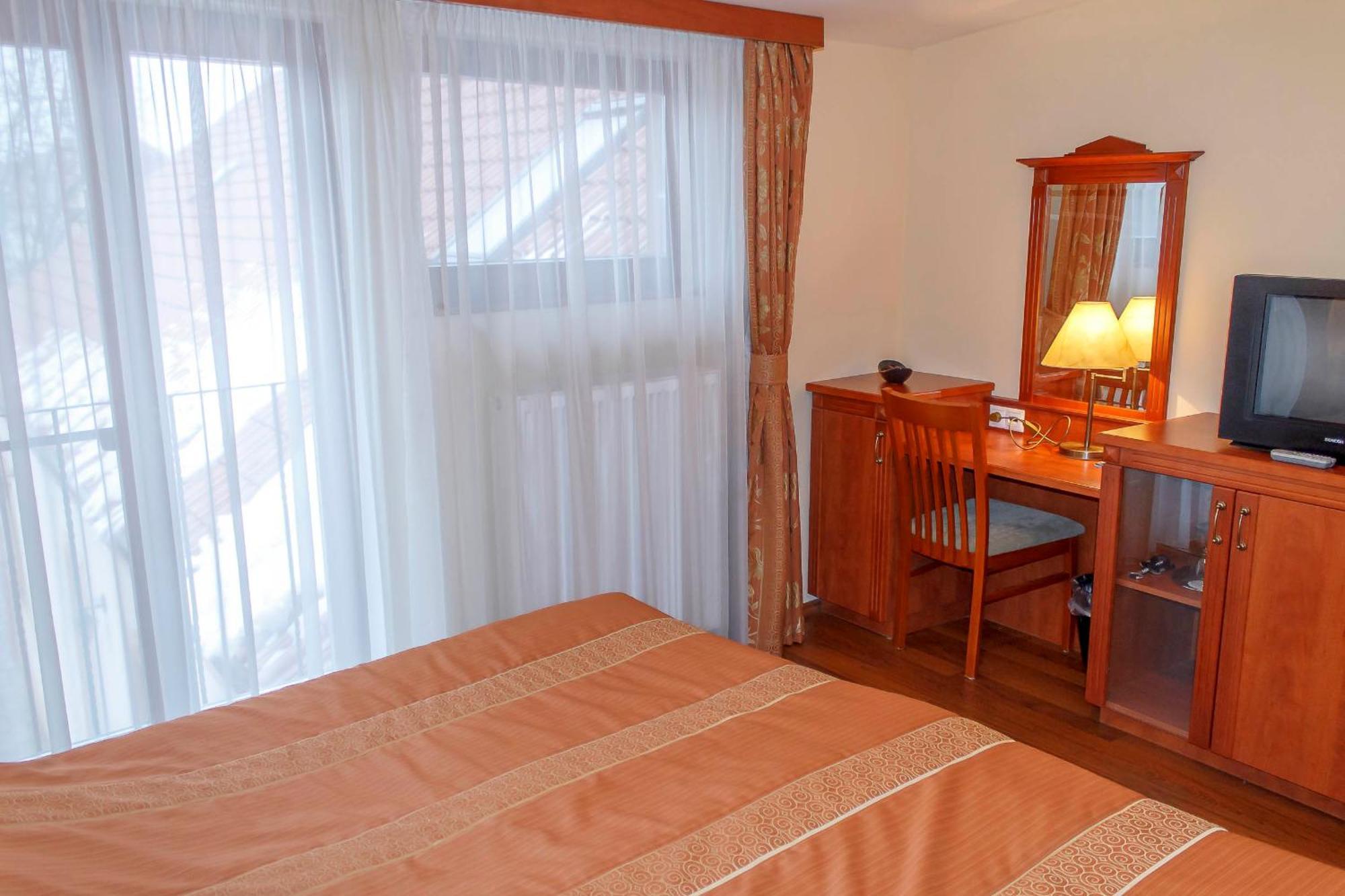 Pannon Hotel Bejelentkezes 20 Oraig, Check-In Until 20 O'Clock, Einchecken Bis 20 Uhr Mohács Exterior foto