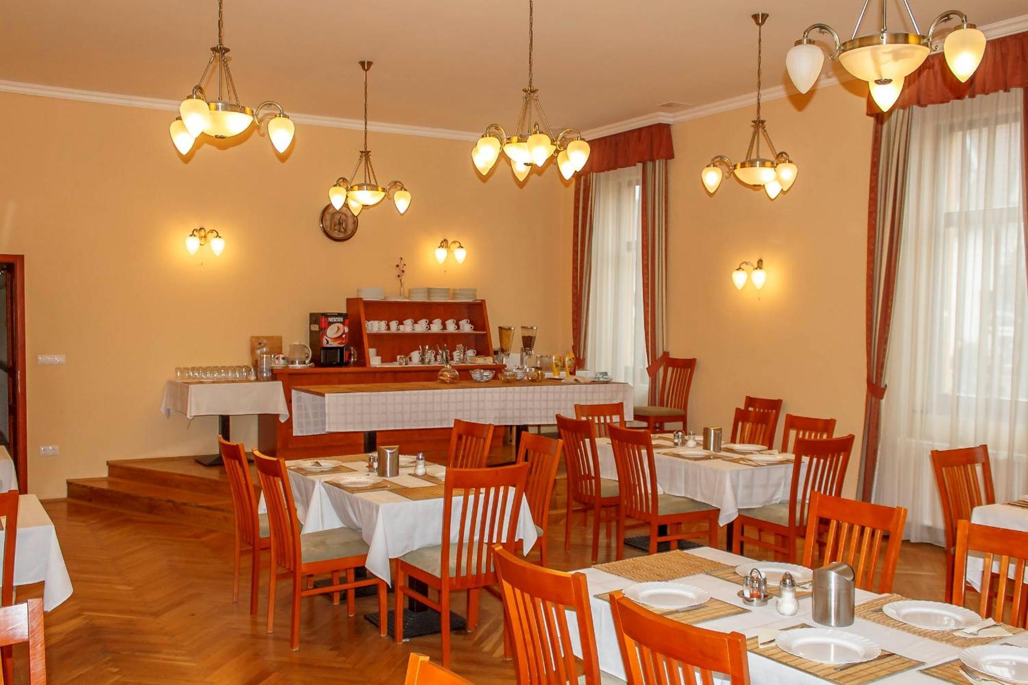 Pannon Hotel Bejelentkezes 20 Oraig, Check-In Until 20 O'Clock, Einchecken Bis 20 Uhr Mohács Exterior foto