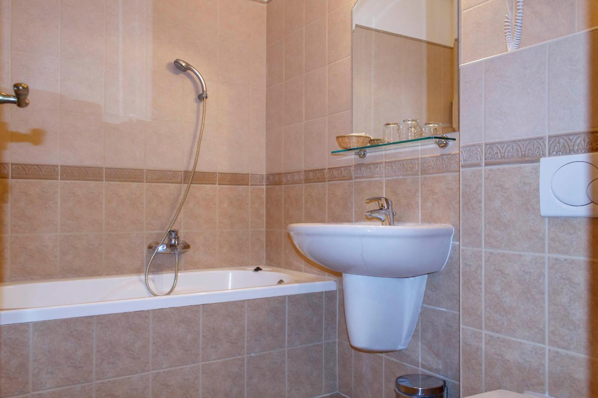 Pannon Hotel Bejelentkezes 20 Oraig, Check-In Until 20 O'Clock, Einchecken Bis 20 Uhr Mohács Exterior foto