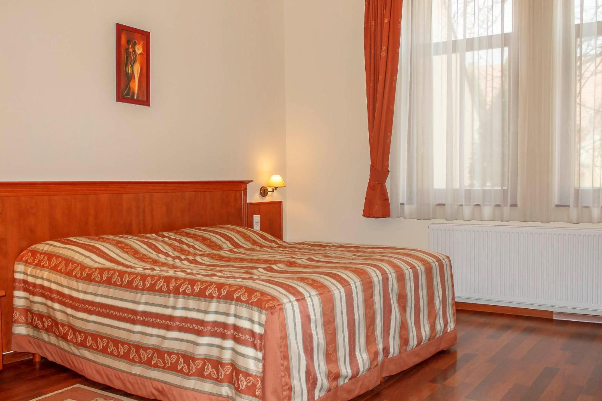 Pannon Hotel Bejelentkezes 20 Oraig, Check-In Until 20 O'Clock, Einchecken Bis 20 Uhr Mohács Exterior foto