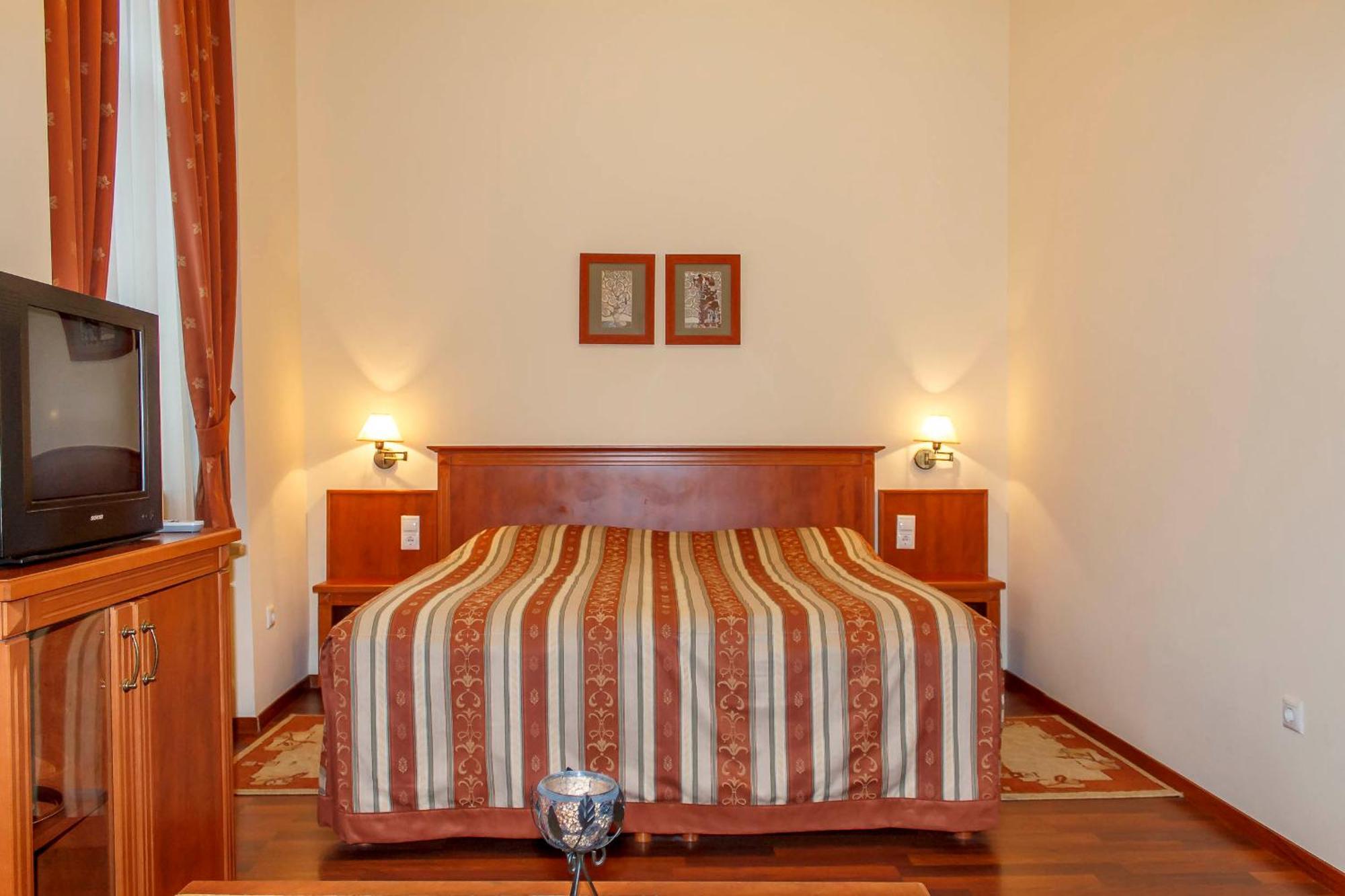 Pannon Hotel Bejelentkezes 20 Oraig, Check-In Until 20 O'Clock, Einchecken Bis 20 Uhr Mohács Exterior foto