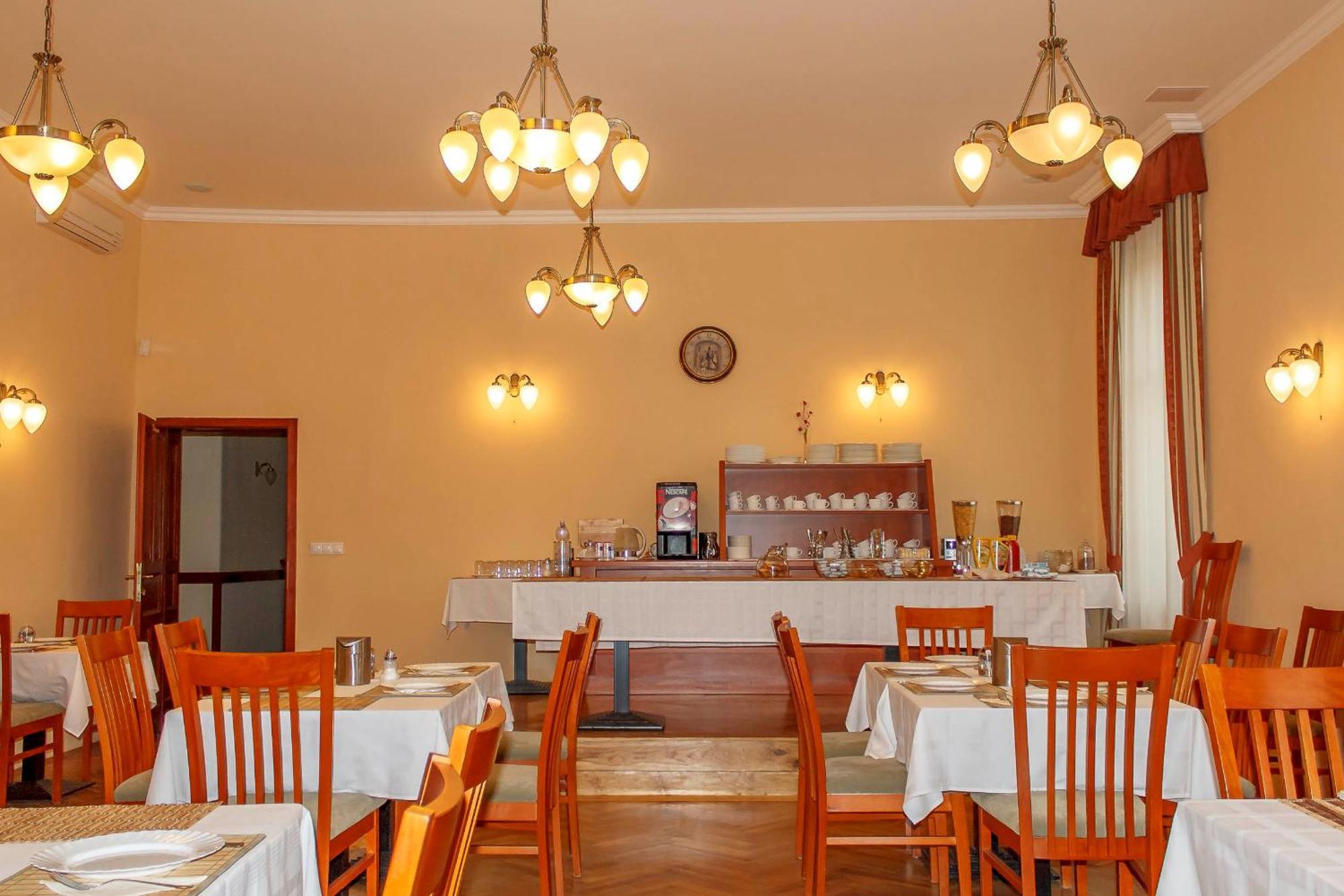 Pannon Hotel Bejelentkezes 20 Oraig, Check-In Until 20 O'Clock, Einchecken Bis 20 Uhr Mohács Exterior foto
