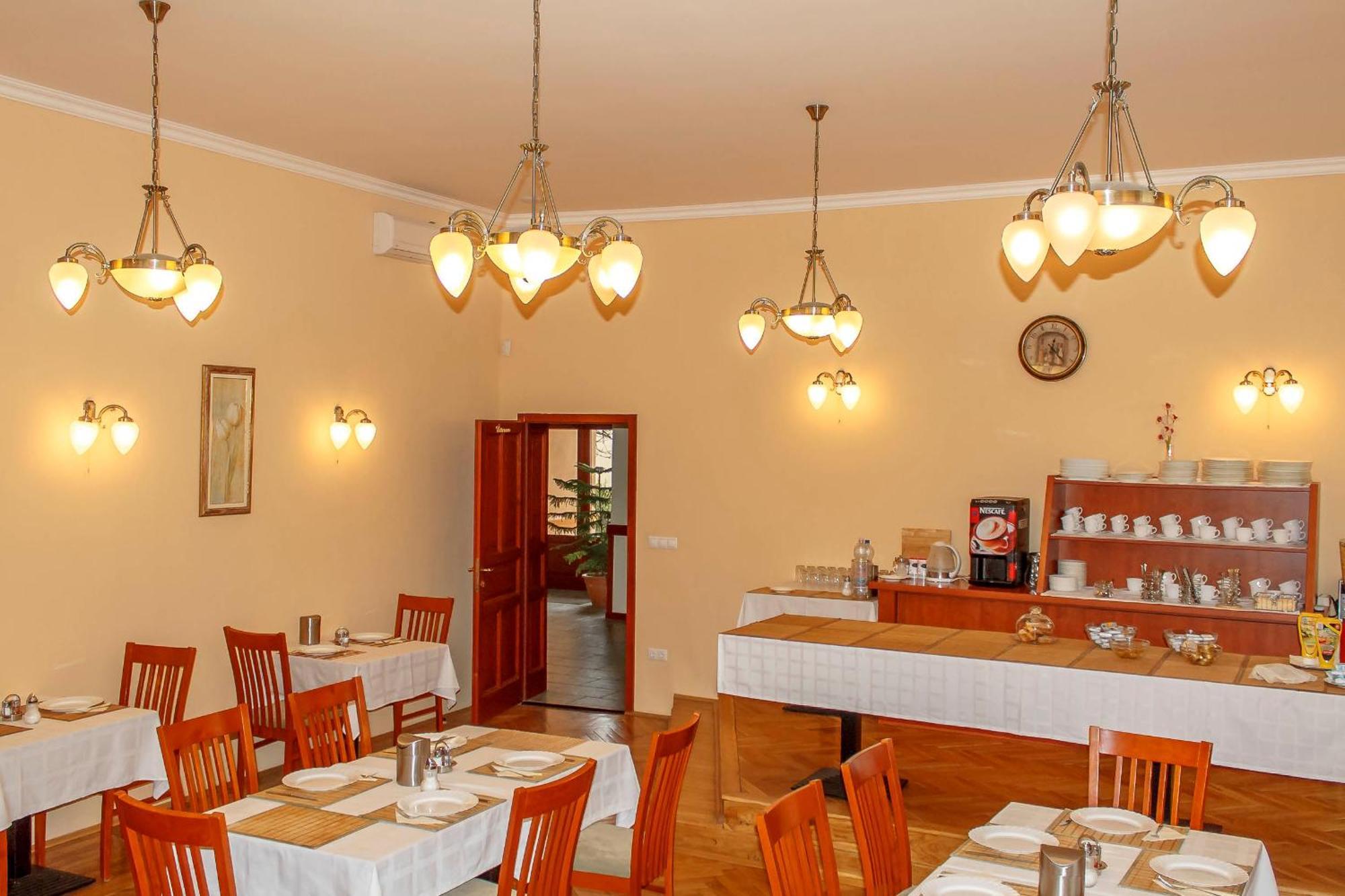 Pannon Hotel Bejelentkezes 20 Oraig, Check-In Until 20 O'Clock, Einchecken Bis 20 Uhr Mohács Exterior foto
