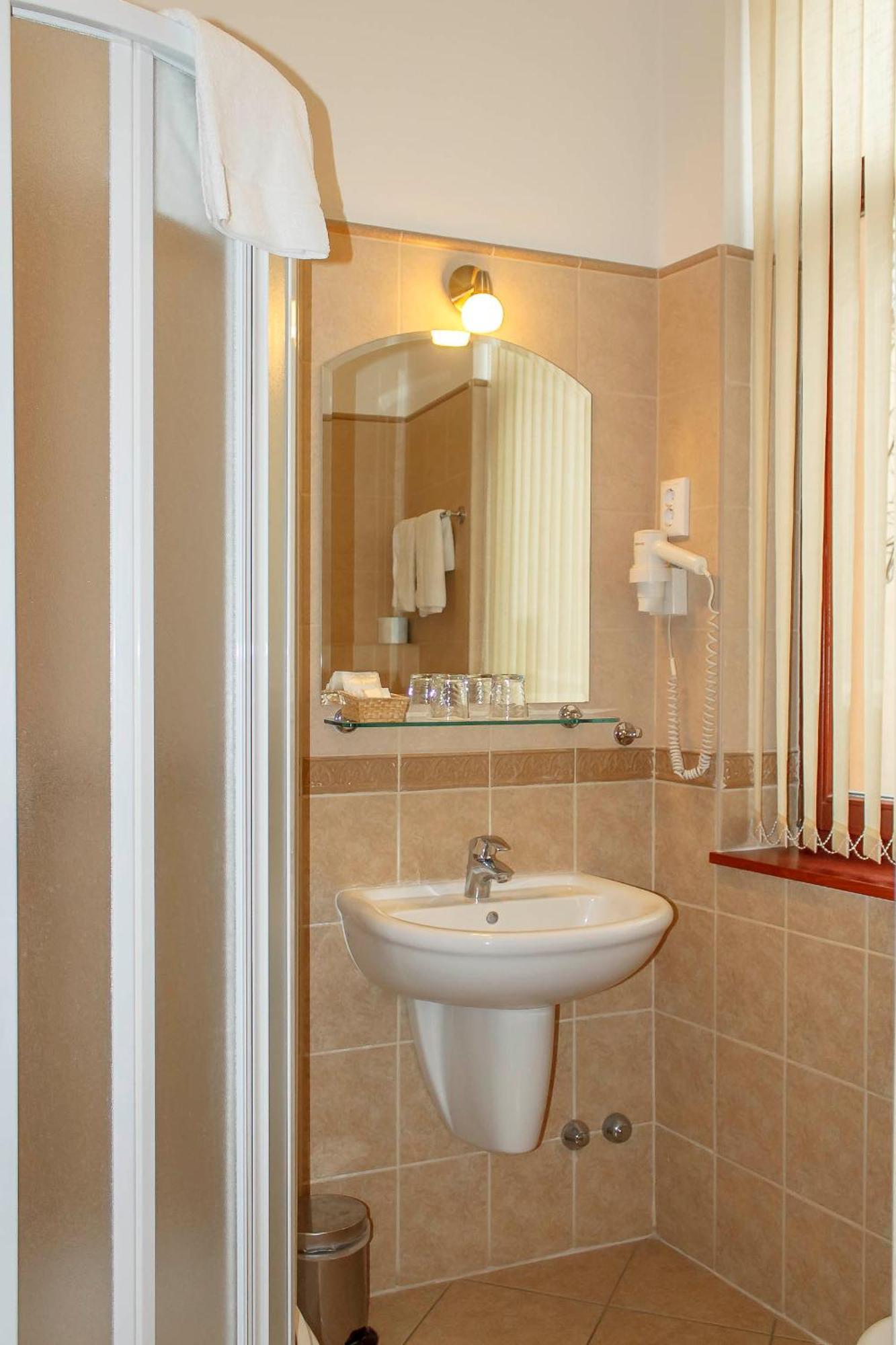 Pannon Hotel Bejelentkezes 20 Oraig, Check-In Until 20 O'Clock, Einchecken Bis 20 Uhr Mohács Exterior foto
