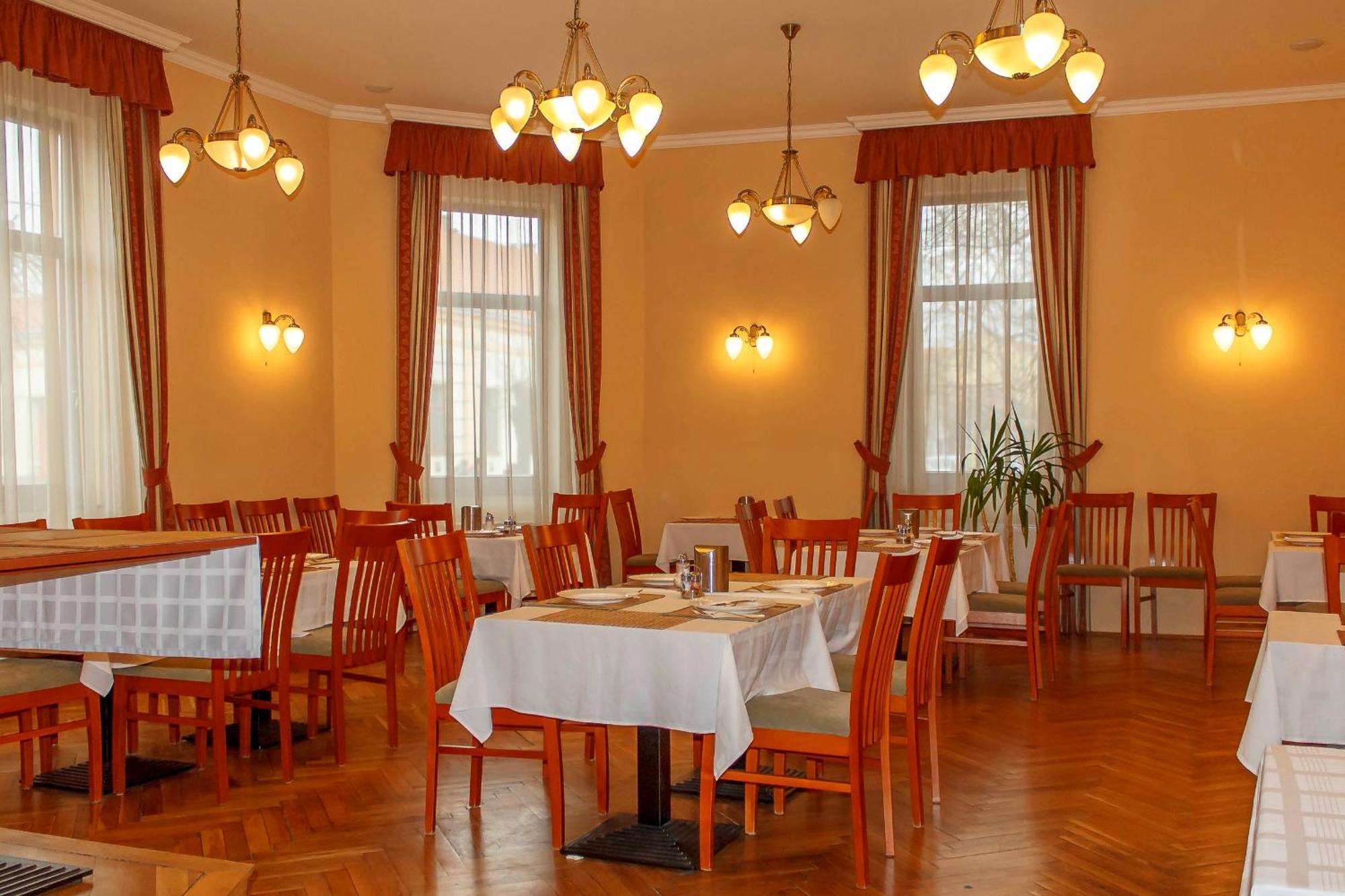Pannon Hotel Bejelentkezes 20 Oraig, Check-In Until 20 O'Clock, Einchecken Bis 20 Uhr Mohács Exterior foto