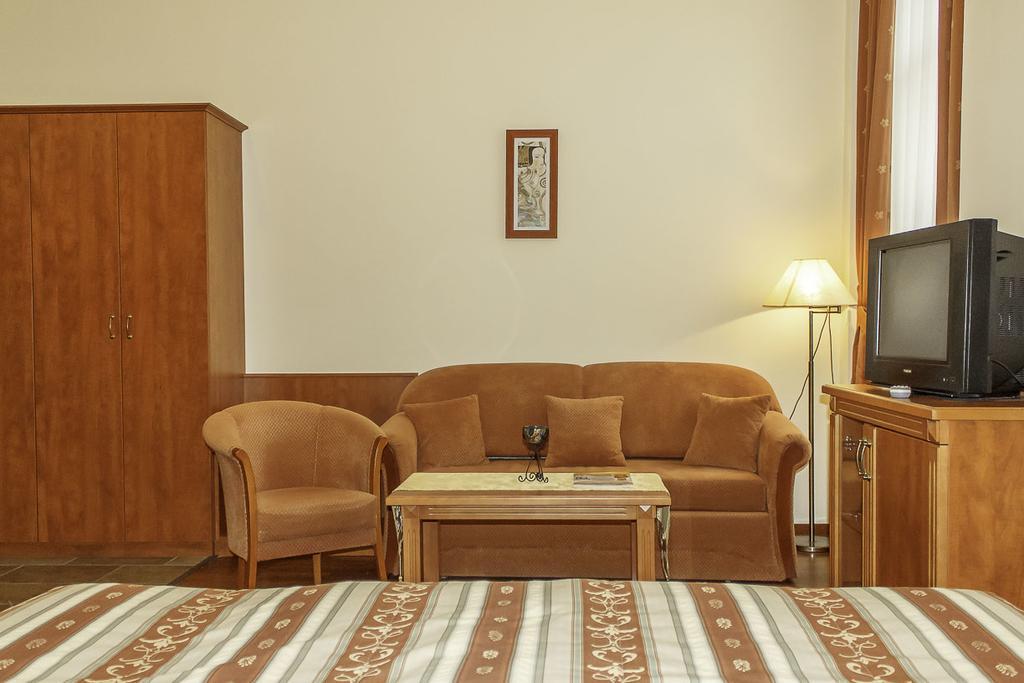 Pannon Hotel Bejelentkezes 20 Oraig, Check-In Until 20 O'Clock, Einchecken Bis 20 Uhr Mohács Exterior foto