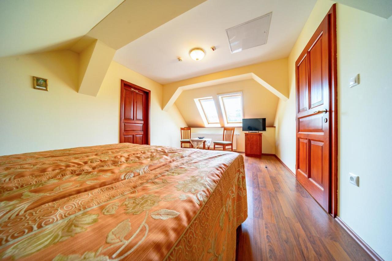 Pannon Hotel Bejelentkezes 20 Oraig, Check-In Until 20 O'Clock, Einchecken Bis 20 Uhr Mohács Exterior foto