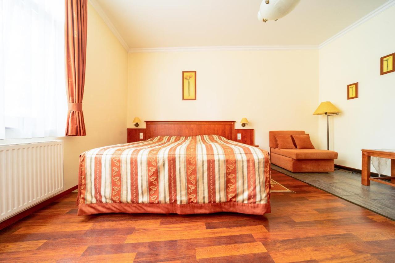 Pannon Hotel Bejelentkezes 20 Oraig, Check-In Until 20 O'Clock, Einchecken Bis 20 Uhr Mohács Exterior foto