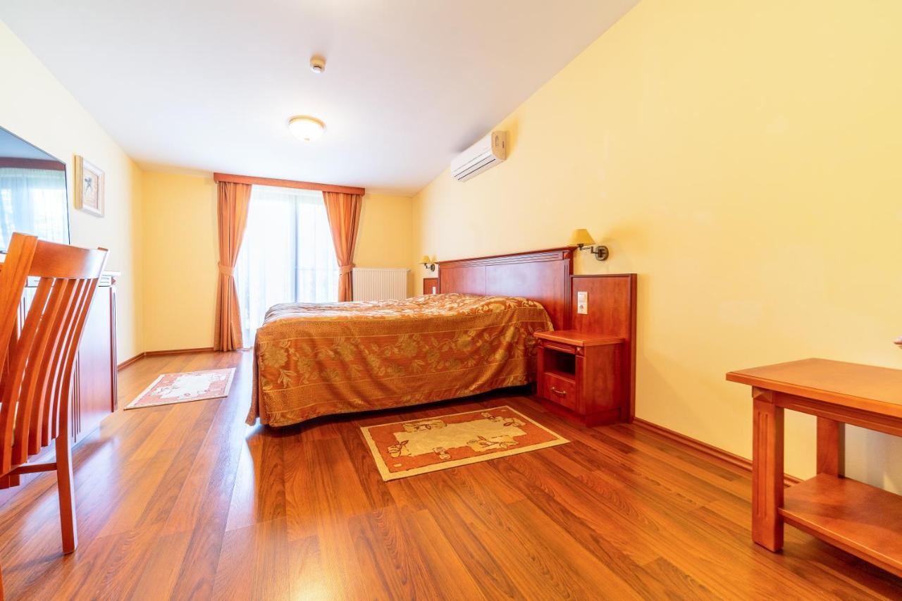 Pannon Hotel Bejelentkezes 20 Oraig, Check-In Until 20 O'Clock, Einchecken Bis 20 Uhr Mohács Exterior foto