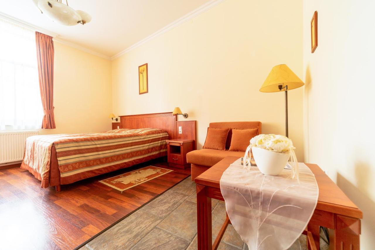 Pannon Hotel Bejelentkezes 20 Oraig, Check-In Until 20 O'Clock, Einchecken Bis 20 Uhr Mohács Exterior foto