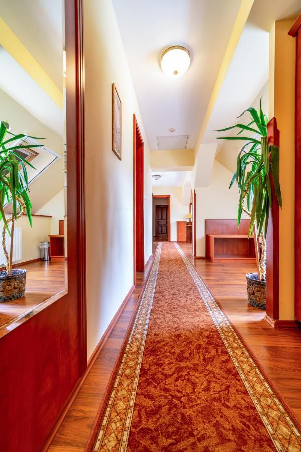 Pannon Hotel Bejelentkezes 20 Oraig, Check-In Until 20 O'Clock, Einchecken Bis 20 Uhr Mohács Exterior foto