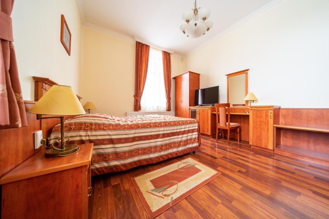 Pannon Hotel Bejelentkezes 20 Oraig, Check-In Until 20 O'Clock, Einchecken Bis 20 Uhr Mohács Exterior foto