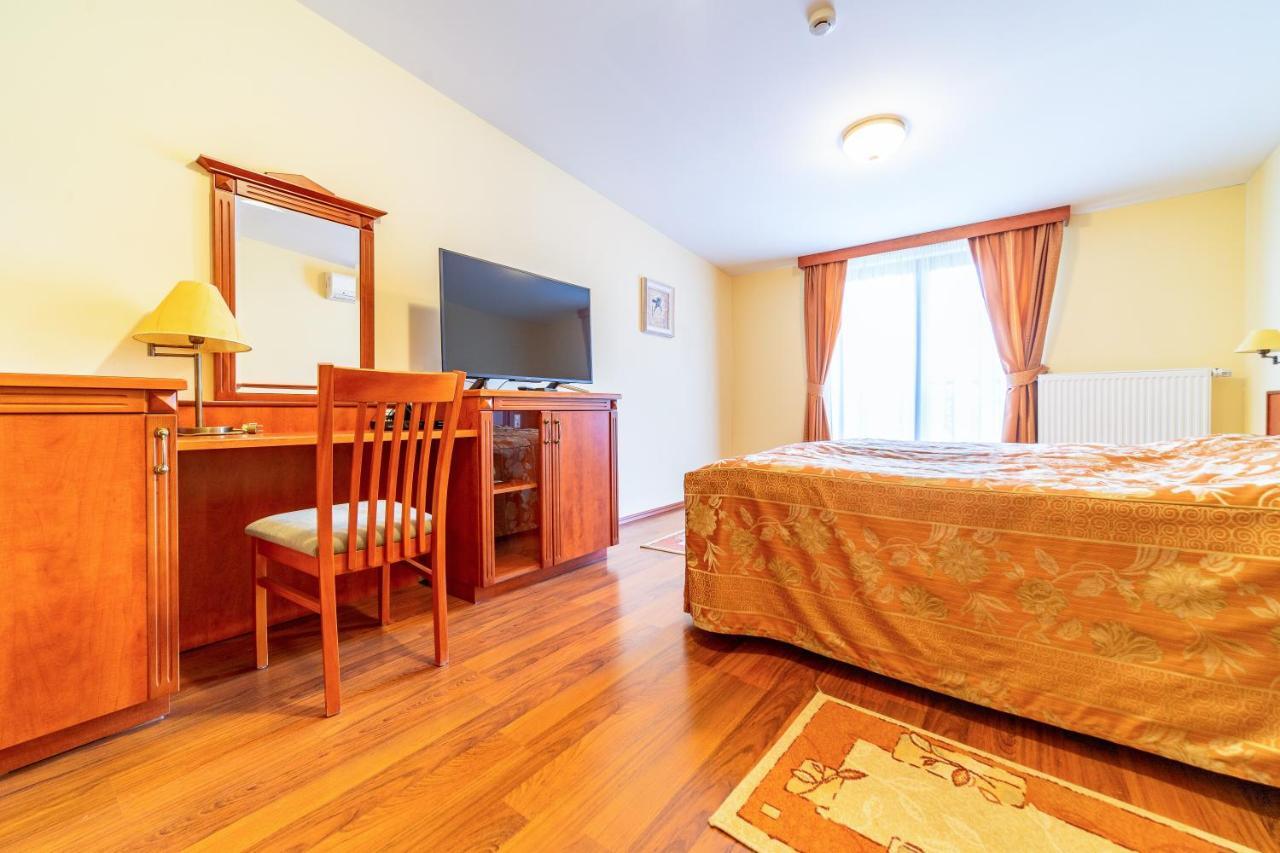 Pannon Hotel Bejelentkezes 20 Oraig, Check-In Until 20 O'Clock, Einchecken Bis 20 Uhr Mohács Exterior foto