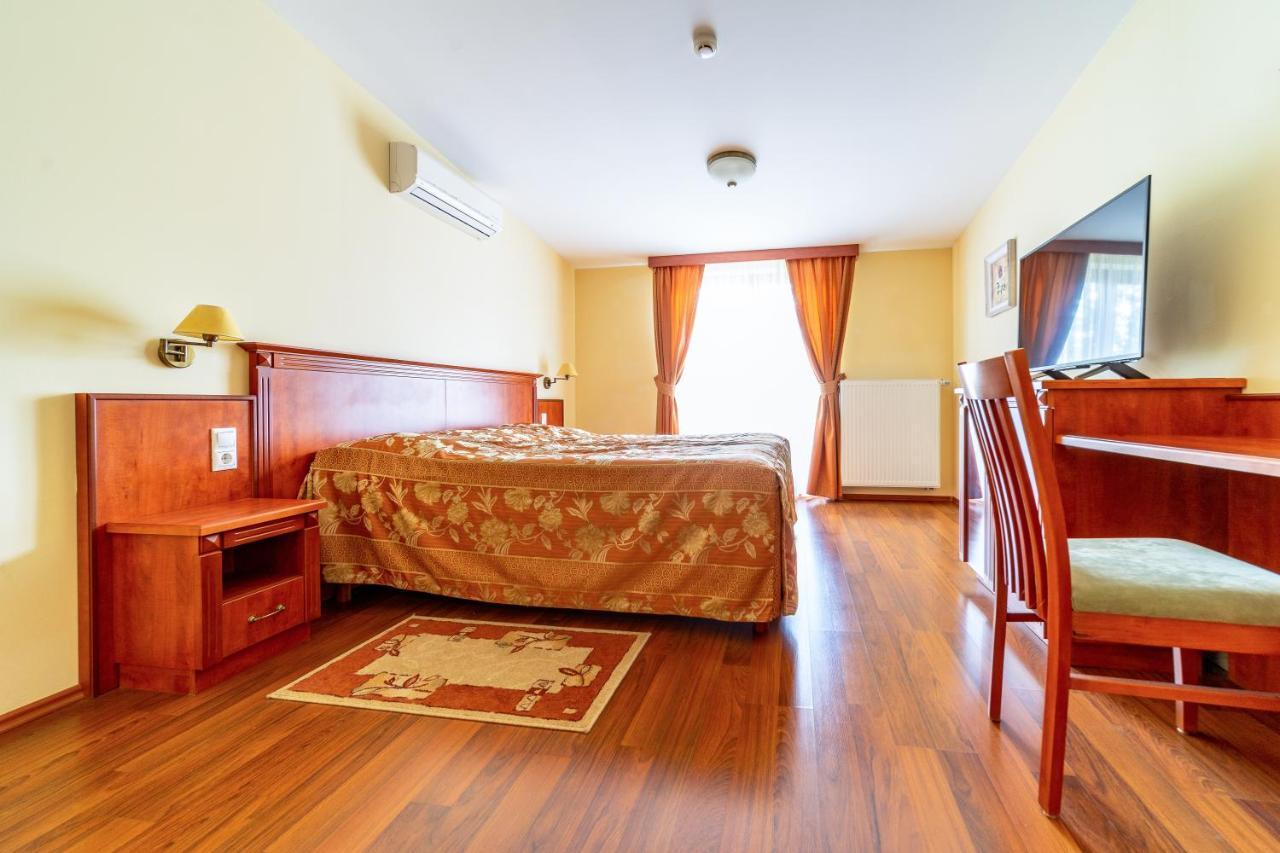 Pannon Hotel Bejelentkezes 20 Oraig, Check-In Until 20 O'Clock, Einchecken Bis 20 Uhr Mohács Exterior foto