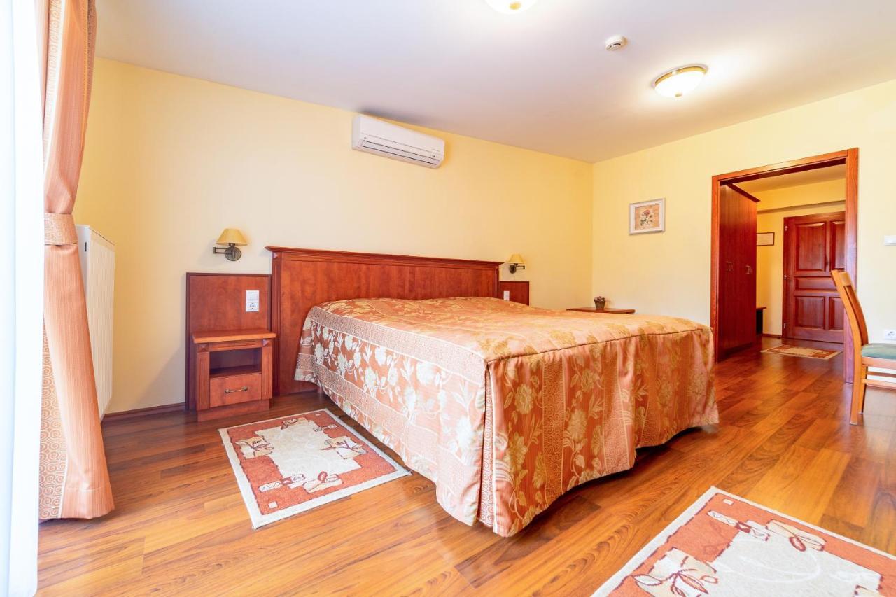 Pannon Hotel Bejelentkezes 20 Oraig, Check-In Until 20 O'Clock, Einchecken Bis 20 Uhr Mohács Exterior foto